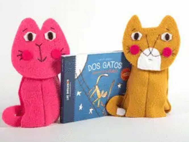 Combo de Dos Gatos con Títeres