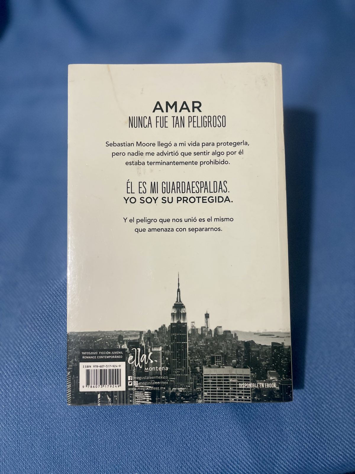 Atrás