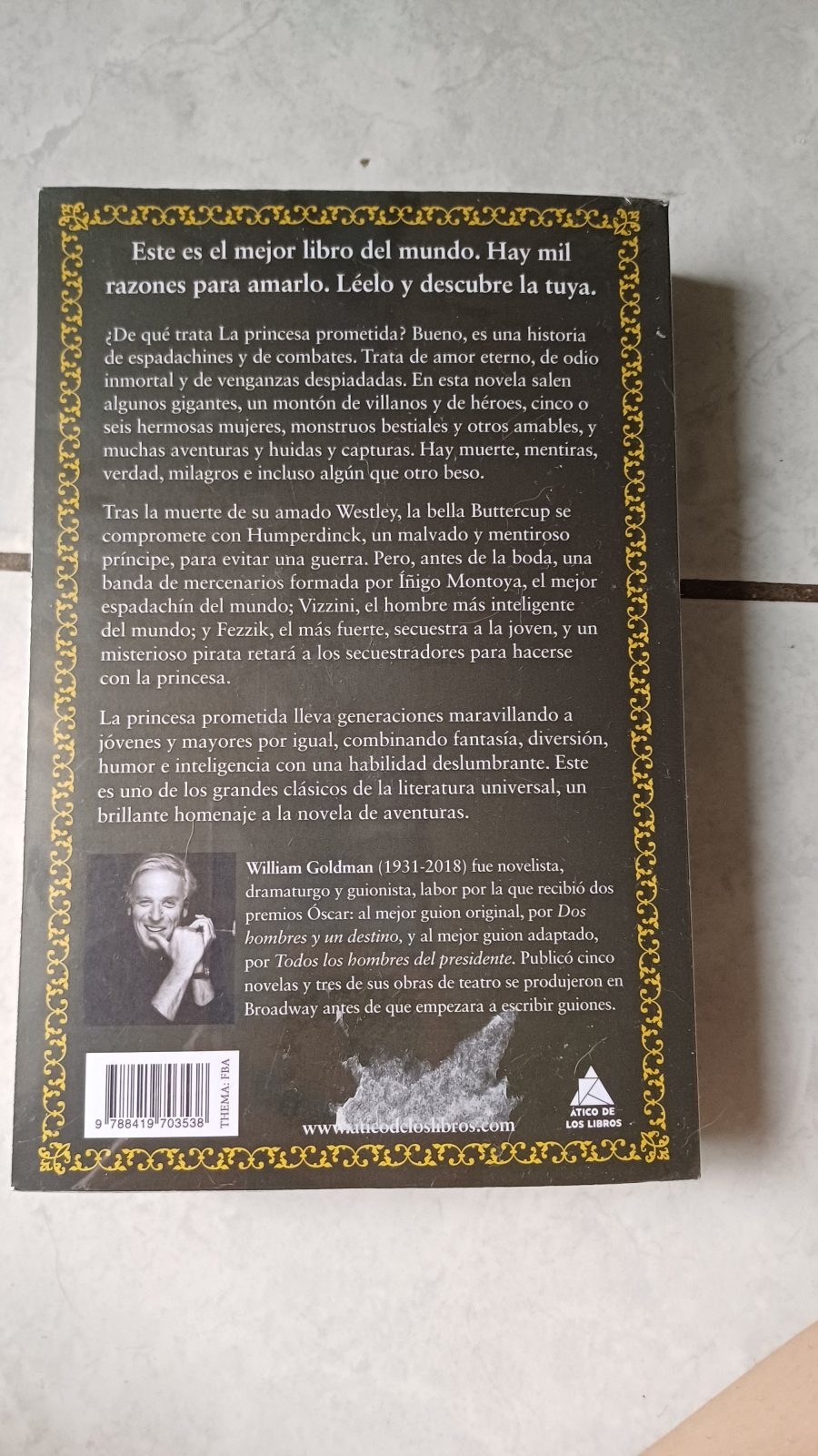 Atrás