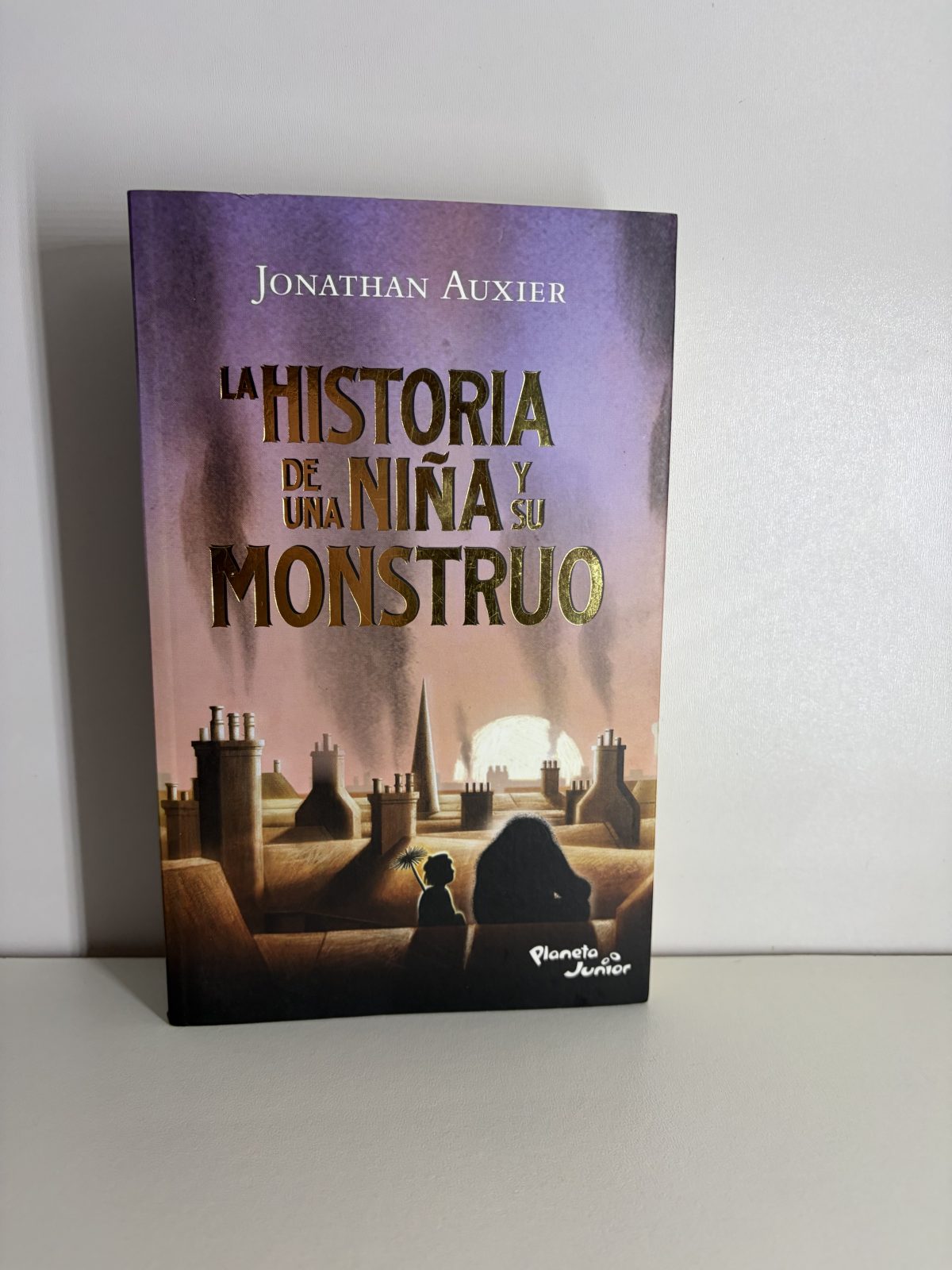 La historia de la niña y su monstruo